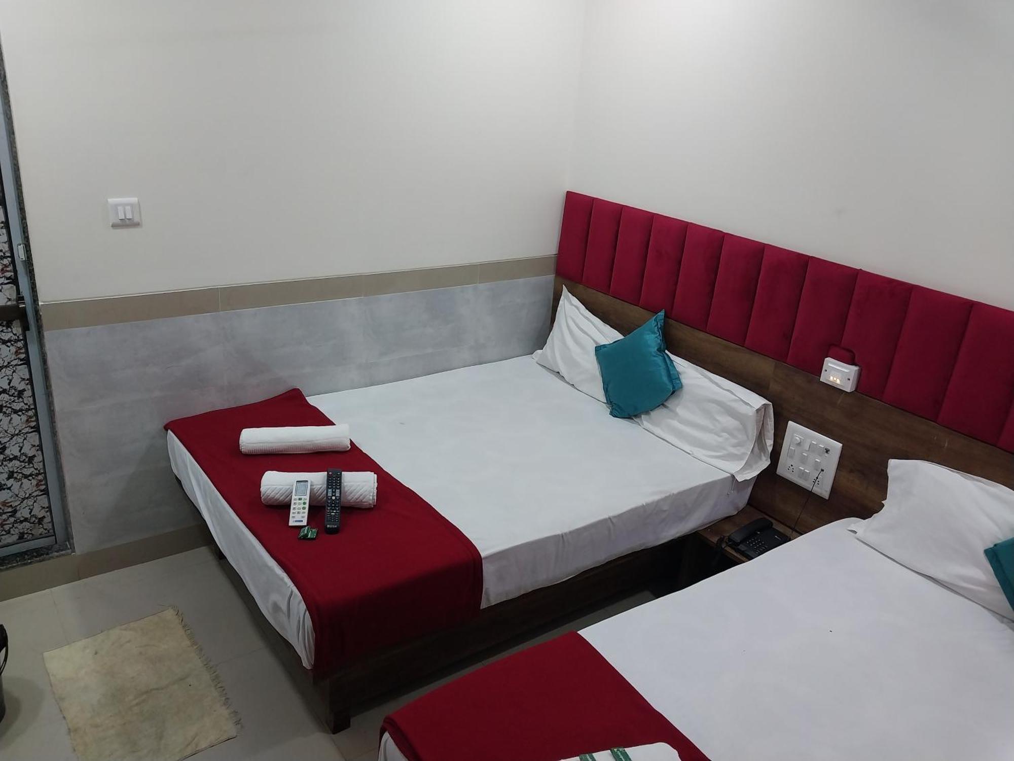 Hotel New Balaji Residency Mumbai Exterior photo